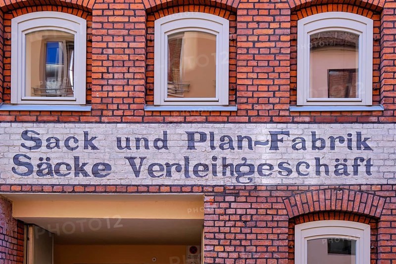 Sack and Plan Factory, Sack Rental Shop, Renovated facade of the heritage-protected building Böttcherstraße 34, a historic warehouse of the Carl Lange Sack and Plan Factory, which today functions primarily as a residential and medical building, 4 March 2022, Hanseatic City of Stralsund, Mecklenburg, Western Pomerania