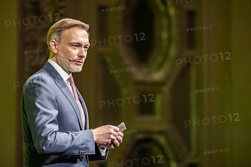 Traditional Epiphany 2025 meeting of the FDP party. The party event is also the start of the election campaign for the 2025 federal elections. Christian Lindner, portrait, MP, Federal Chairman of the FDP, in front of the large poster with the inscription Alles lässt sich ändern. Stuttgart Opera House. Baden-Württemberg, Germany, Europe