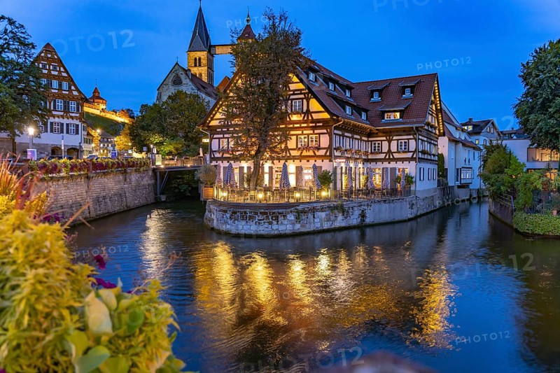 View from the Agnes Bridge to the Roßneckarkanal, half-timbered house with gastronomy and the parish church of St. Dionys at dusk, Esslingen am Neckar, Baden-Württemberg, Germany, Europe