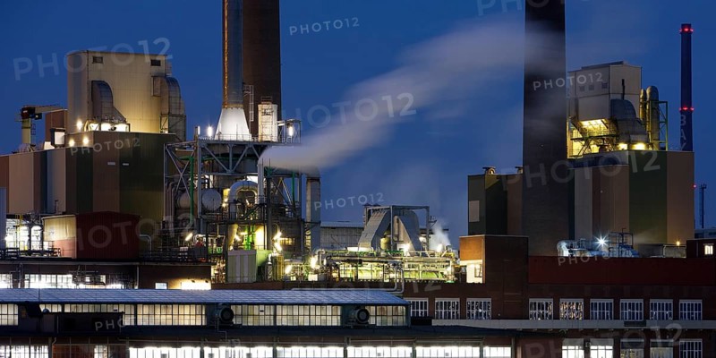 Bayer AG site in the evening, agrochemical and pharmaceutical company, Leverkusen, Bergisches Land, North Rhine-Westphalia, Germany, Europe