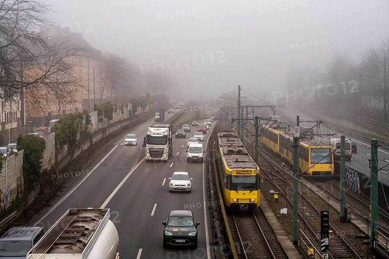 Dense fog, with visibility sometimes less than 100 metres, A40 motorway, city passage in Essen, underground line U18 in the middle lane, North Rhine-Westphalia, Germany, Europe