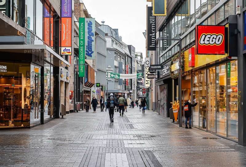 Cologne, North Rhine-Westphalia, Germany - Cologne city centre in times of the corona crisis during the second lockdown, the shops are closed, only a few passers-by stroll along Hohe Straße on Friday afternoon