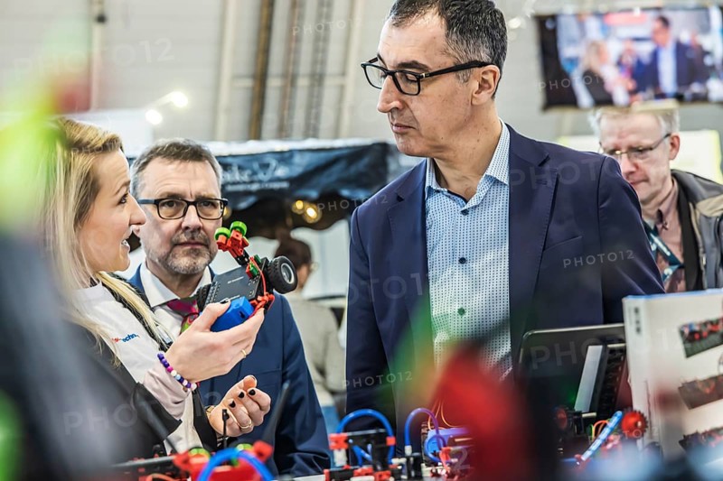 Education Minister Cem Özdemir visits Europe's largest education trade fair in Stuttgart. Here at the fisherman stand with Ann-Christin Walker from the Fischertechnik product division. Didacta 2025 focussed on the key topic of democracy education. Stuttgart, Baden-Württemberg, Germany, Europe