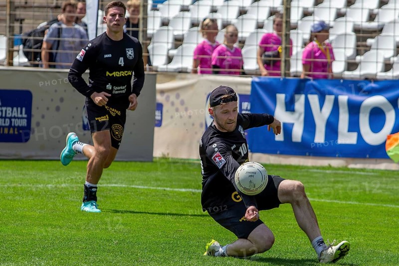 Fistball: TSV Pfungstadt against DSG UKJ Froschberg (IFA 2024 Fistball World Tour Finals Mannheim, preliminary round match Group A) . Picture: Sebastian Thomas (10, Pfungstadt)