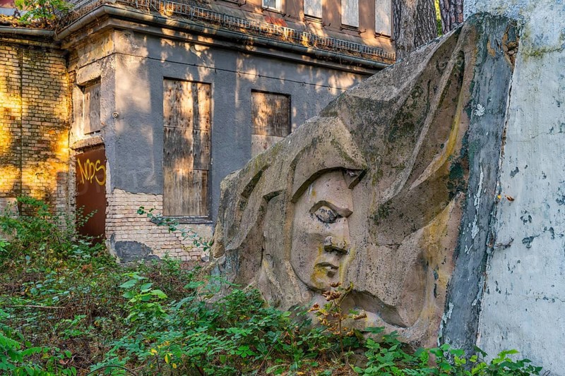 Relief of a soldier in front of the ruins of the officers' house, lost place of the officers' mess at the Wünsdorf military base, former headquarters of the Soviet Army High Command, Zossen, Fläming, Brandenburg, Germany, Europe