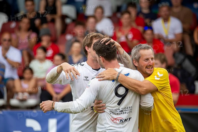 Fistball: TSV Pfungstadt against Union Tigers Vöcklabruck (IFA 2024 Fistball World Tour Finals Mannheim, Final) . Picture: Great joy among the Vöcklabruck players after winning the title