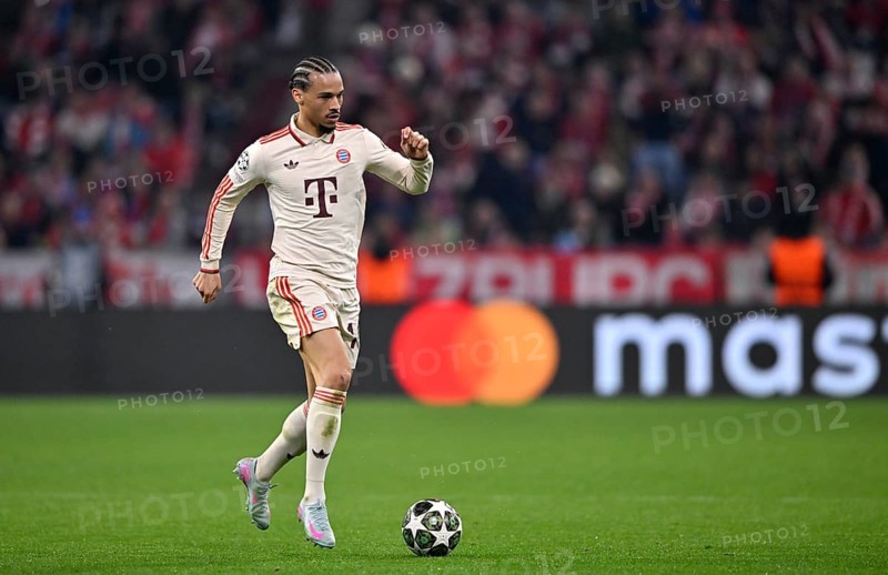 Leroy Sané FC Bayern Munich FCB (10) Action on the ball Champions League, Allianz Arena, Munich, Bayern, Germany, Europe