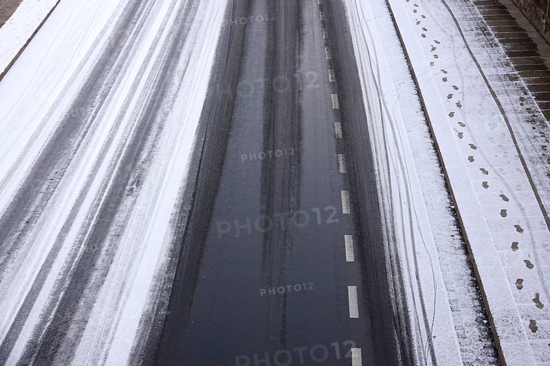 Slipperiness due to ice and snow, symbolic image, winter, Germany, Europe