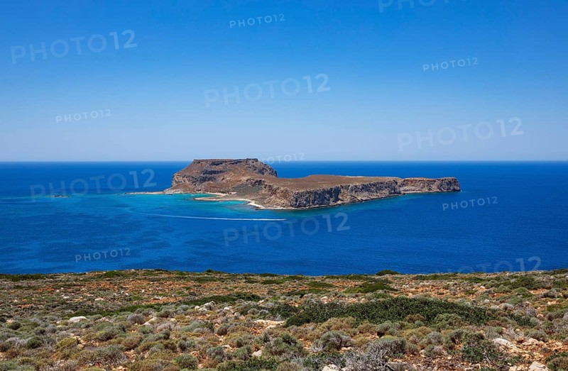 View from the Gramvousa peninsula to the island of Imeri Gramvousa, Kolimbari, West Crete, Crete, Greece, Europe