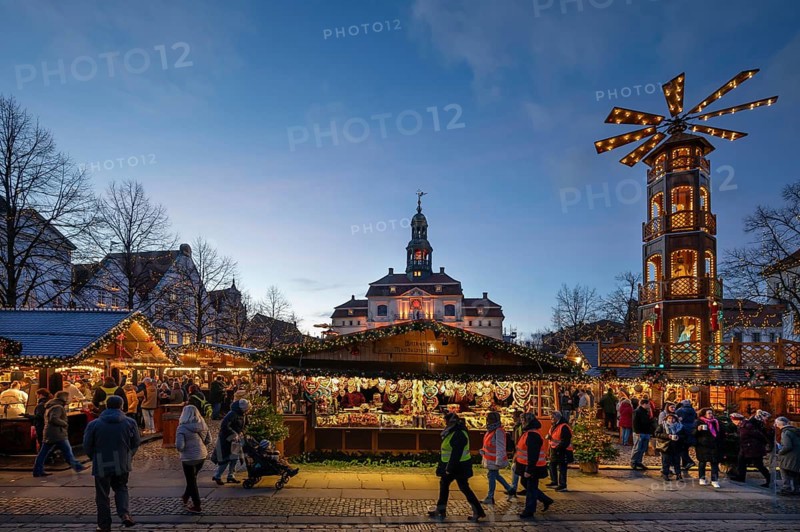 Large Christmas pyramid at the Christmas market at dusk, behind the town hall, Lüneburg, Lower Saxony, Germany, Europe