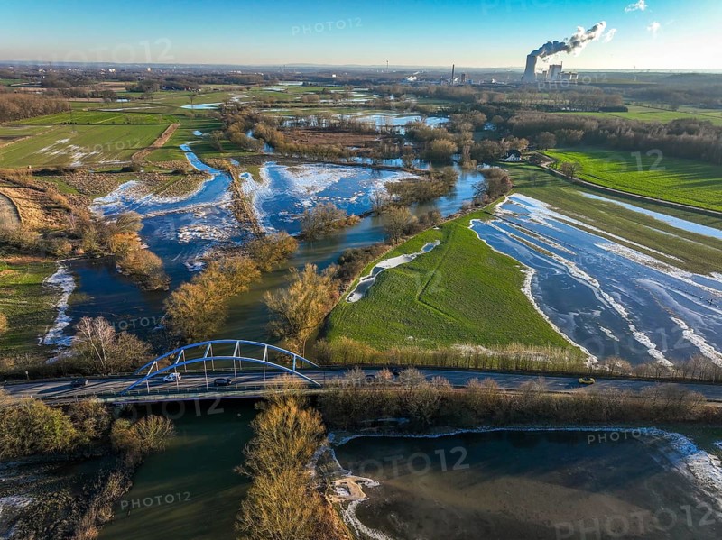 Selm, North Rhine-Westphalia, Germany, flood on the Lippe, river in the Ruhr area, the fields, the farmers' agricultural land next to the watercourse are flooded, serve as retention areas, flood areas for flood protection. In the background the Trianel coal-fired power station in Lünen, Europe