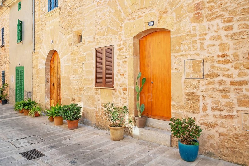 Old town street, Alcudia, Mallorca, Balearic Islands, Spain, Europe