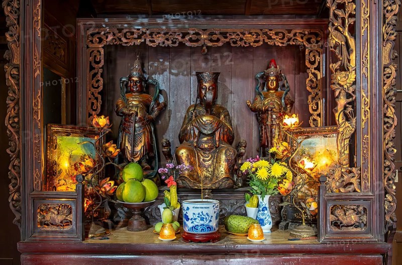 Altar inside the Vinh Trang Temple, My Tho, Mekong Delta, Vietnam, Asia