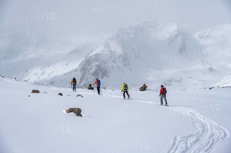 Ski tourers, snow-covered mountain landscape, Ortler Alps, Vinschgau Valley, Italy, Europe