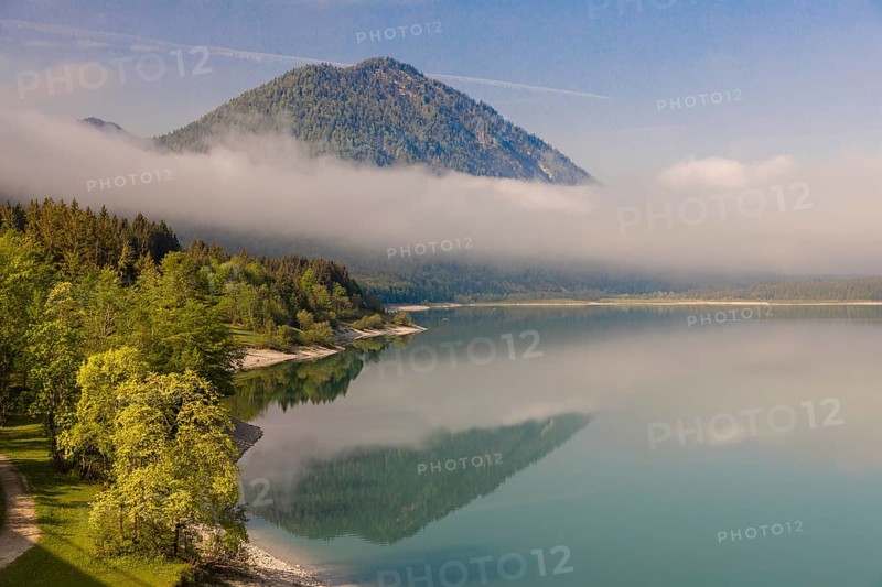 Early morning at the Sylvenstein reservoir, Reservoir in the Isarwinkel, municipality of Lenggries, built between 1954 and 1959 for flood protection in the Isar valley