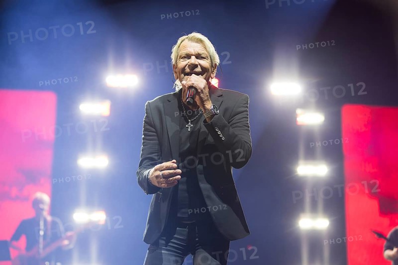 Matthias Reim live on ..und plötzlich bist du Kult! Tour in the Berlin Uber Arena on 29 December 2024
