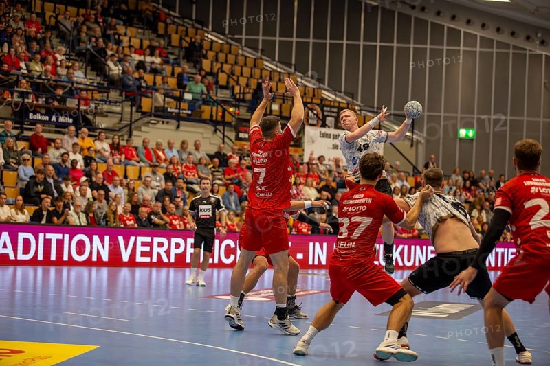 11.09.2024, 2nd HBL (German Handball League), Matchday 7 (early game) : Eulen Ludwigshafen against HC Elbflorenz 2006. picture: Julian Possehl (48, Elbflorenz) takes the throw