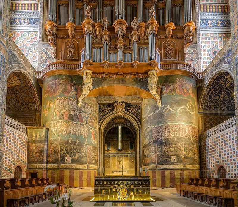 Painting of the Last Judgement and organ in St Cecilia's Cathedral, Albi, Département Tarn, France, Europe
