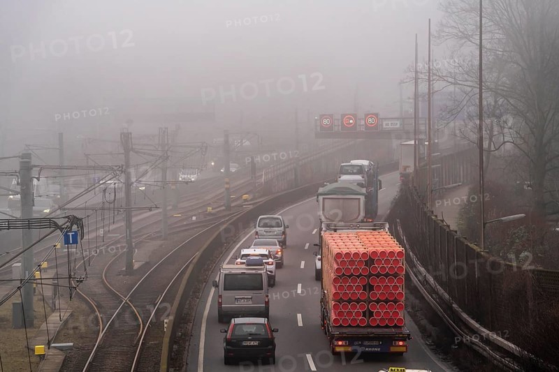 Dense fog, with visibility sometimes less than 100 metres, A40 motorway, city passage in Essen, North Rhine-Westphalia, Germany, Europe
