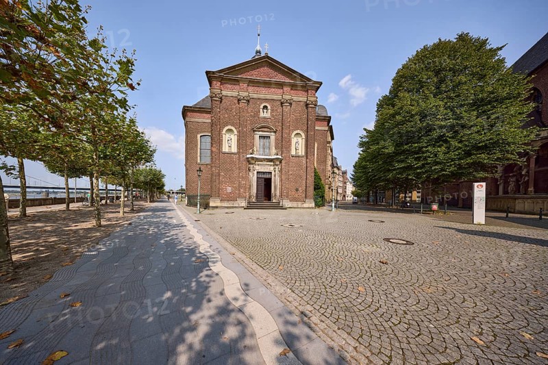 St Joseph's Chapel and riverside promenade with plane trees on Emilie-Schneider-Platz in the old town of Düsseldorf, state capital, independent city, North Rhine-Westphalia, Germany, Europe