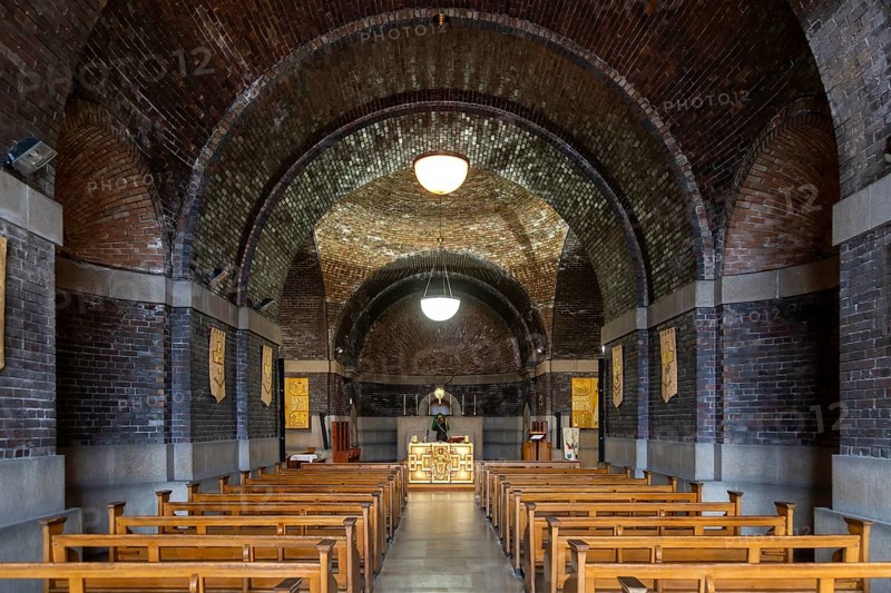 Altar and chapel, Lutyens Crypt, Liverpool Metropolitan Cathedral. Liverpool, England, UK