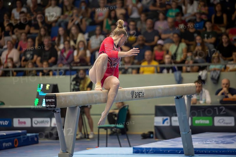 Olympic qualification in apparatus gymnastics in Rüsselsheim Picture: Karina Schönmaier on the balance beam