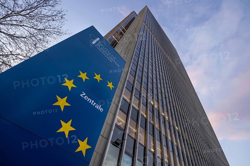 Clouds drift over the headquarters of the German Federal Bank in Frankfurt am Main. Frankfurt am Main, Hesse, Germany, Europe