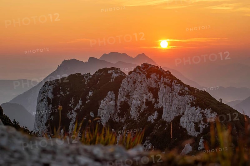 Sunrise in the nature reserve Eastern Chiemgau Alps with Hörndlwand and behind it Rauschberg and Zwiesel, Hochstaufen, Bavaria, Germany, Europe