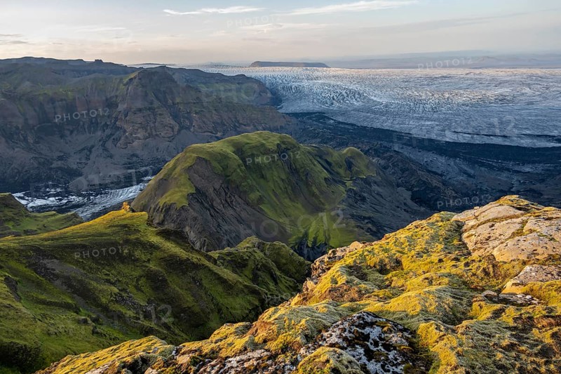 Impressive landscape with mountains and glaciers in the evening light, glacier tongues Huldujökull and Kötlujökull, Myrdalsjökull glacier, Pakgil, Iceland, Europe