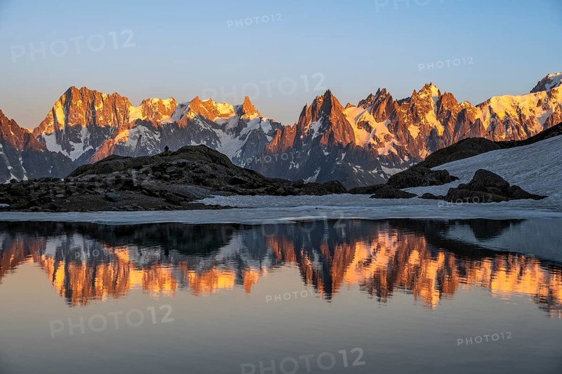Evening mood, mountain landscape at sunset, alpenglow, water reflection in Lac Blanc, mountain peaks, Grandes Jorasses, Aiguille du Moine, Mont Blanc, Mont Blanc massif, Chamonix-Mont-Blanc, Haute-Savoie, France, Europe