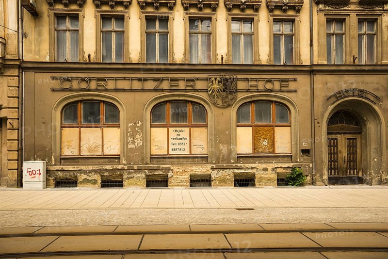 Facade of an old closed hotel, Goerlitzer Hof, in need of renovation, GDR architecture, city centre, Goerlitz, Free State of Saxony, Germany, Europe