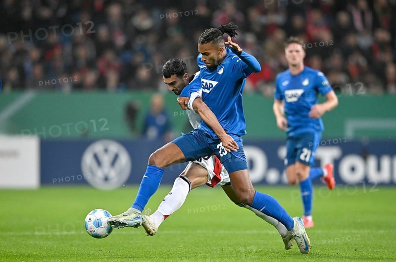 One-on-one, action Kevin Akpoguma TSG 1899 Hoffenheim (25) against Mahir Emreli 1. FC Nürnberg FCN (30) DFB-Pokal, PreZero Arena, Sinsheim, Baden-Württemberg, Germany, Europe