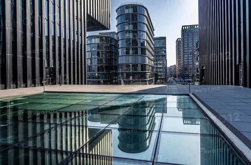 Düsseldorf Media Harbour, on the left the tower of the Hyatt Regency Hotel, office building, Speditionsstraße, North Rhine-Westphalia, Germany, Europe