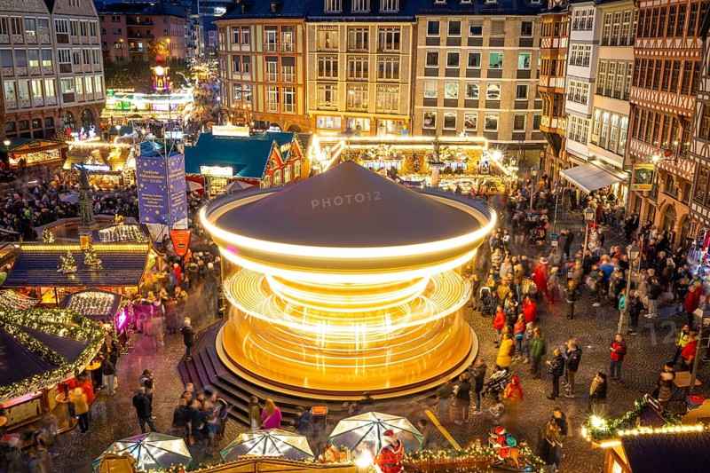 The carousel on the Römerberg turns. The Frankfurt Christmas Market was officially opened on 25 November 2024 when the lights on the Florian Christmas tree, a 26-metre-high spruce from Lower Franconia, were switched on. The Christmas market will be open until 22 December from Monday to Saturday from 10:00 am to 9:00 pm and on Sundays from 11:00 am to 9:00 pm. Frankfurt am Main, Römerberg, Hesse, Germany, Europe