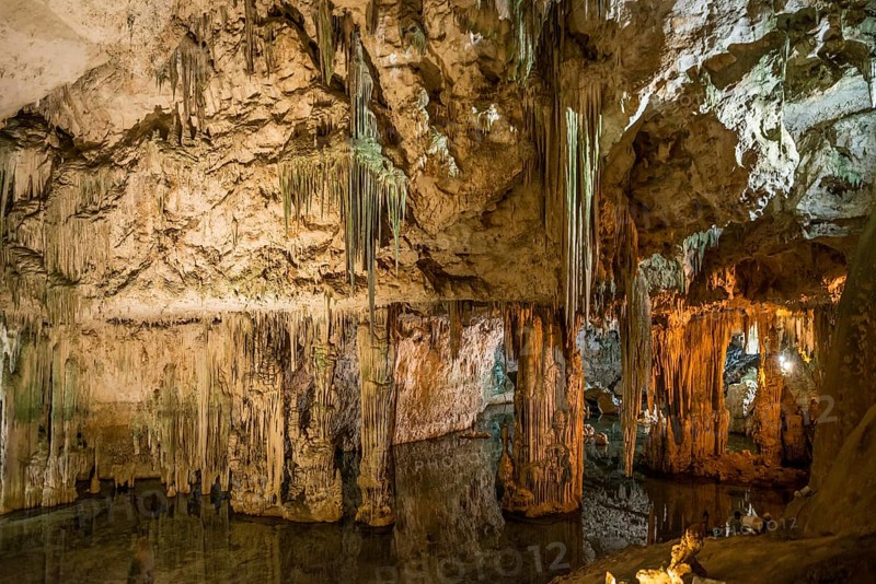Huge stalactites and underground lake, stalactite cave, Grotta di Nettuno, Neptune Grotto, Capo Caccia, near Alghero, Sardinia, Italy, Europe
