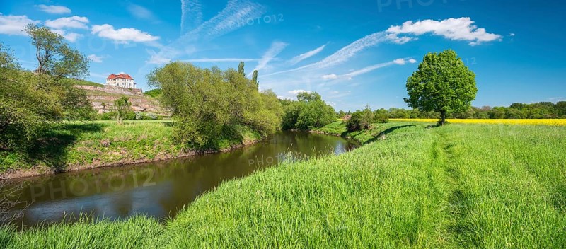 Landscape at the river Unstrut in the Unstrut valley near Freyburg in spring, in the background vineyard with vineyard house, Freyburg (Unstrut), Saxony-Anhalt, Germany, Europe