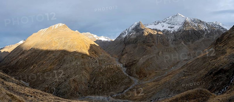 Mountain peak with snow in autumn, Niedertal, Vent, Ötztal Alps, Tyrol, Austria, Europe