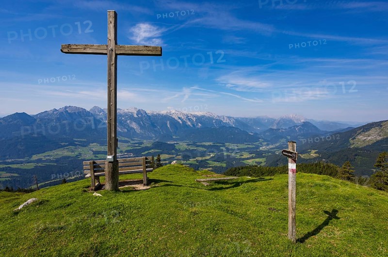 Summit cross on the Taborberg with a view of the Lammertal and Tennengebirge mountains, Osterhorn group, Salzkammergut, Salzburg province, Austria, Europe