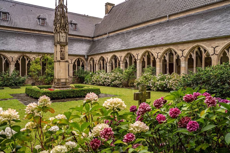 Inner courtyard and cloister of the Catholic Church of St Viktor in Xanten, Lower Rhine, North Rhine-Westphalia, Germany, Europe