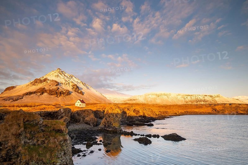 Detached house on the coast near Arnarstapi, Snäfellsnes Peninsula, Snæfellsnes, West Iceland, Iceland, Europe