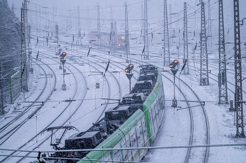 Winter weather, heavy snowfall, railway tracks in front of Essen main station, S-Bahn train, North Rhine-Westphalia, Germany, Europe