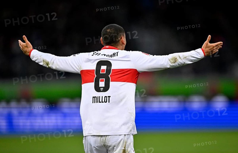 Enzo Millot VfB Stuttgart (08) from behind gesture gesture complained Voith-Arena, Heidenheim, Baden-Württemberg, Germany, Europe