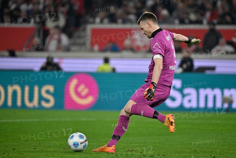 Goalkeeper Lukas Hradecky Bayer 04 Leverkusen (01) Action on the ball MHPArena, MHP Arena Stuttgart, Baden-Württemberg, Germany, Europe