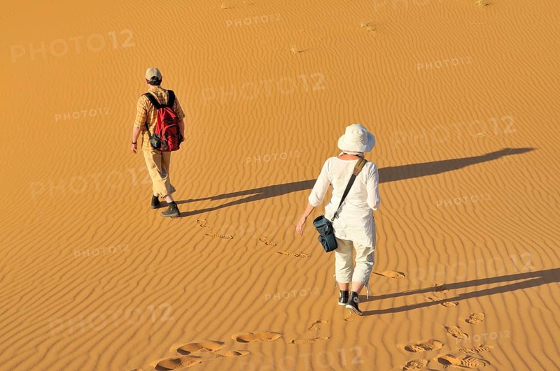 Couple (50-55), desert trekking, Erg Chebbi, Morocco, Africa