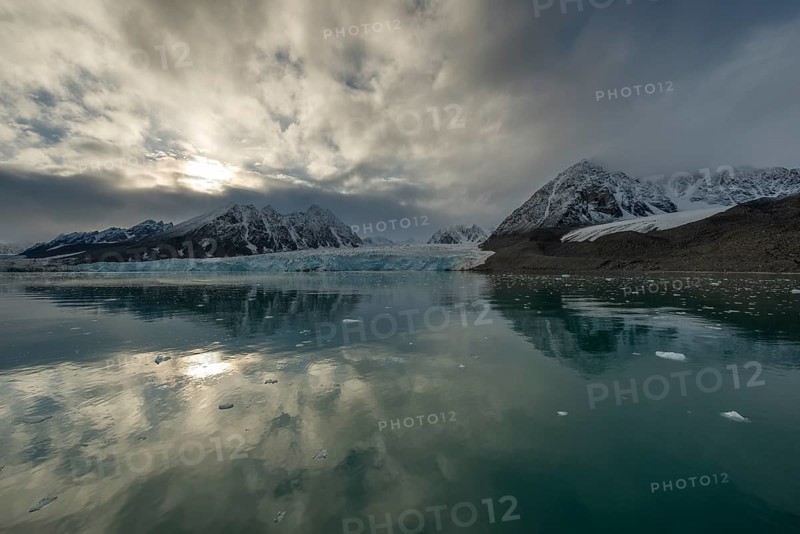 Mountains and glacier edge of Monacobreen, Liefdefjord, Woodfjord area, Spitsbergen Island, Svalbard and Jan Mayen archipelago, Norway, Europe