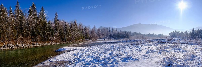 Isar in winter at the confluence of the Jachen, Tölzer Land, Upper Bavaria, Bavaria, Germany, Europe