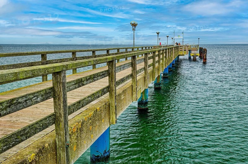 Baltic Sea beach, Baltic Sea coast with the wooden pier Graal-Müritz, Graal-Müritz, Fischland-Darß-Zingst peninsula, Baltic Sea, Mecklenburg-Western Pomerania, Germany, Europe
