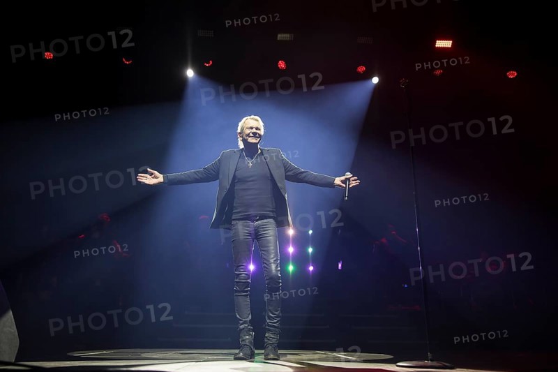 Matthias Reim live on ..und plötzlich bist du Kult! Tour in the Berlin Uber Arena on 29 December 2024