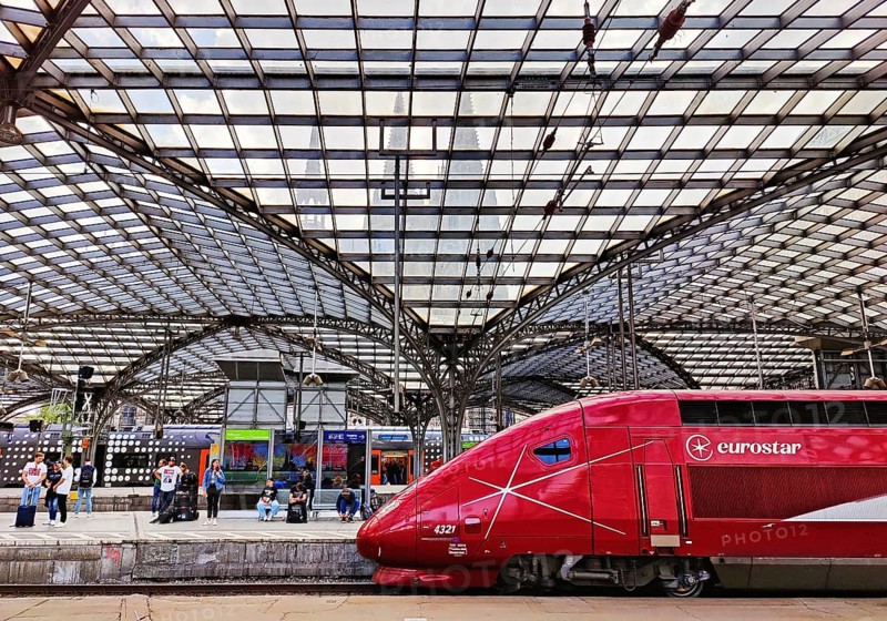 Cologne Central Station with Eurostar high-speed train and view of the cathedral, Cologne, Rhineland, North Rhine-Westphalia, Germany, Europe