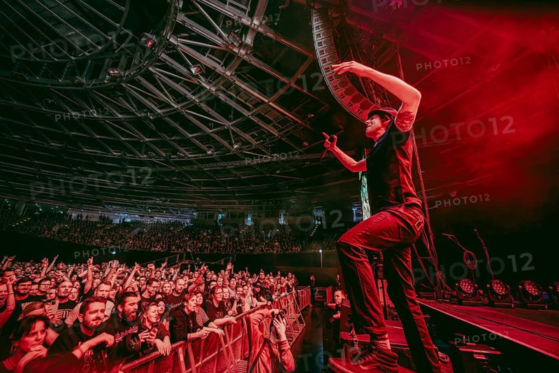 Costa Cannabis (Tim Kleinrensing), singer of Sondaschule live at the Berlin Velodrom on 12/02/2025